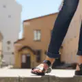 Sandalias negras para mujer: top 5 modelos para combinar con todo
